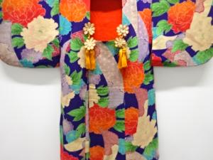 アンティーク　縮緬牡丹に短冊模様被布